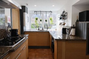 Microwave, stovetop, dishwasher, coffee/tea maker