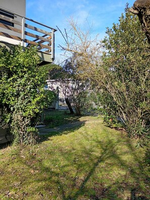 Property grounds - Residence Sirotti Lido Estensi three-room villa 20m from the sea parking space (Lido degli Estensi)