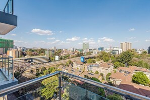 Property grounds - Charming 2-bedroom apartment in welcoming Nairobi neighborhood (Nairobi)