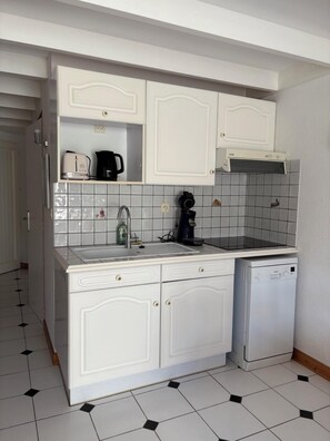 Private kitchen - 4-person apartment, 50 m from the beach (Saint-Palais-sur-Mer)
