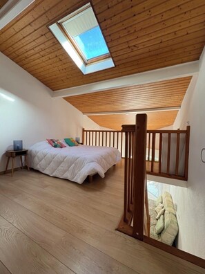 1 bedroom, iron/ironing board - 4-person apartment, 50 m from the beach (Saint-Palais-sur-Mer)
