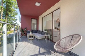 Terrace/patio - SeaVibe Kołobrzeg | Family Apartment | Parking | Sauna | Gym | Swimming Pool (Kołobrzeg)