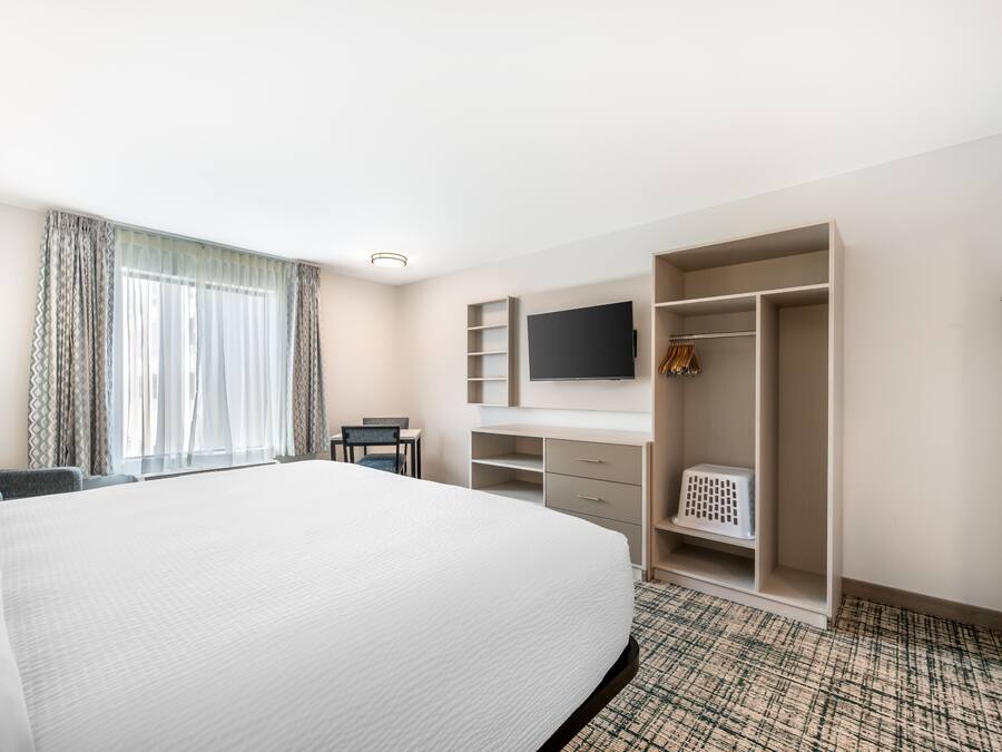Suite, 1 King Bed, Non Smoking | Free WiFi