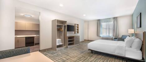 Suite, 1 King Bed, Accessible, Non Smoking | WiFi (free)