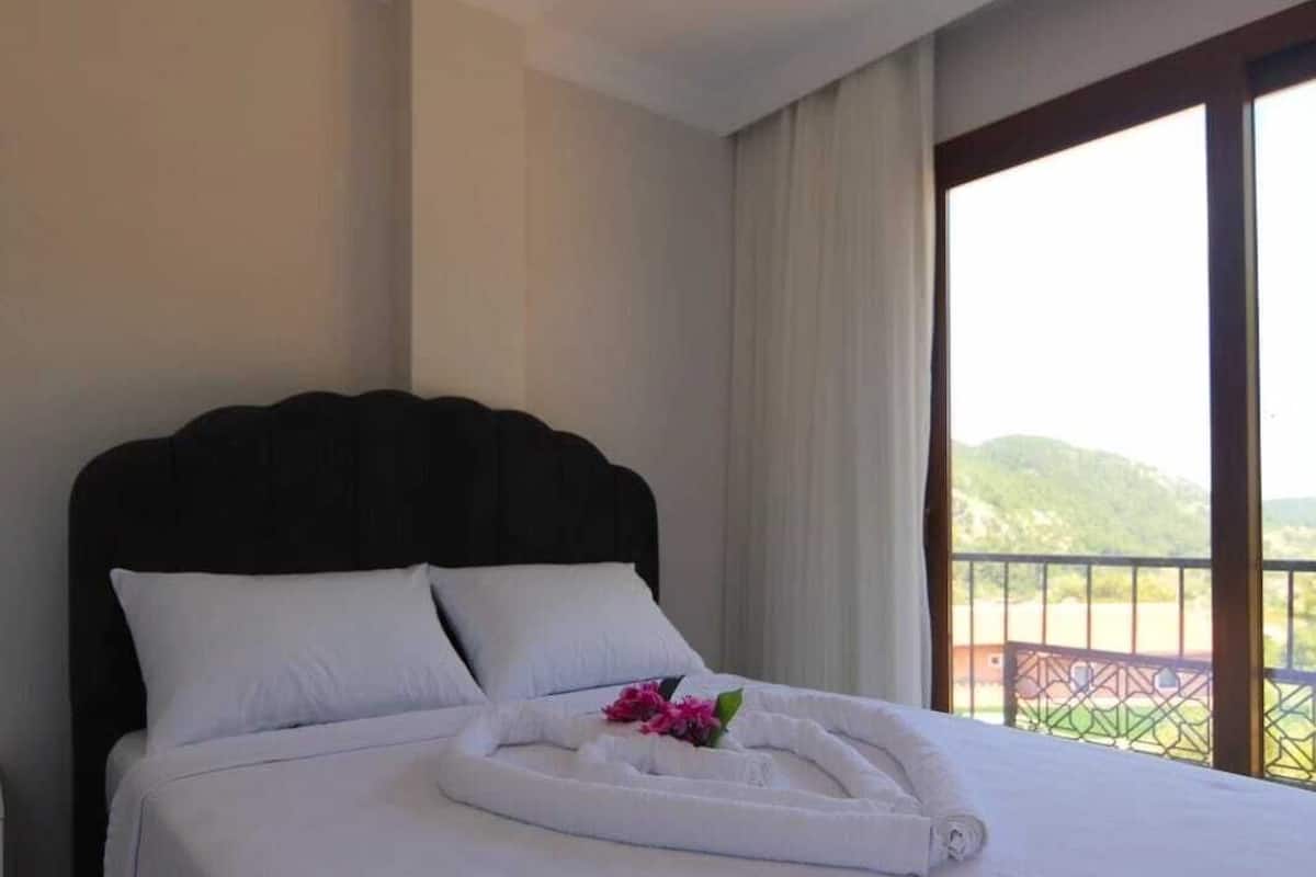 Villa, Mountain View