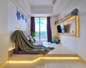 43-inch Smart TV with cable channels - Minion By SanLiving - 2BR - Direct Mall (Jakarta)