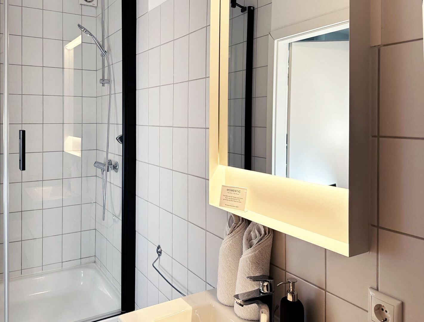 Dusche, Haartrockner, Handtücher