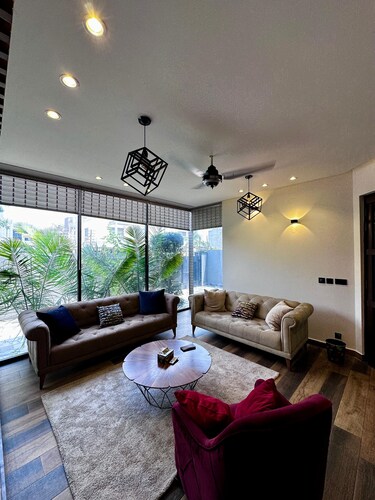 Modern Luxury, Entire House 4-Bedrooms in DHA