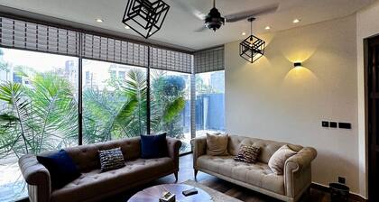 Modern Luxury, Entire House 4-Bedrooms in DHA