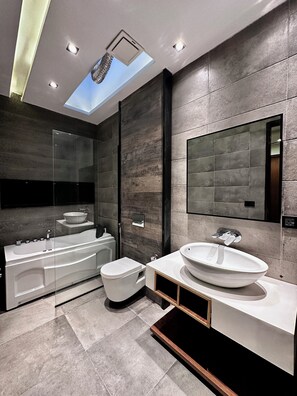 Hair dryer, towels, soap, toilet paper - Modern Luxury, Entire House 4-Bedrooms in DHA (Lahore)