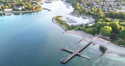 Charmantes Appartement am Hafen mit gratis Bettwäsche-Paket und Terrasse -