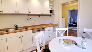Dining - Mattis Hüs - Quietly situated semi-detached house Mattis Hüs. With garden and (Sylt)