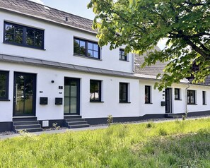 Exterior - Vacation apartment Wiesengrün: 97 m², terrace, 2 bathrooms, WLAN, dog allowed - Smart (Winterberg)