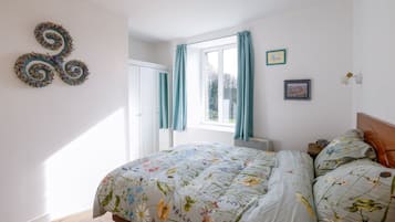 2 bedrooms, bed sheets