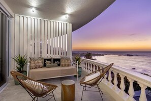 Terrace/patio - Clifton Beachfront Duo Apartment (Cape Town)
