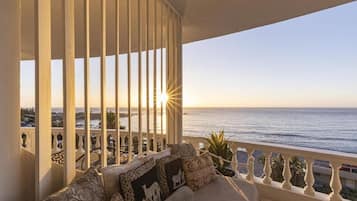 Luksusleilighet, flere senger, aircondition, havutsikt | Overnattingsstedets uteområder