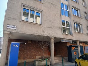 Exterior detail - Hid Hotel (Budapest)