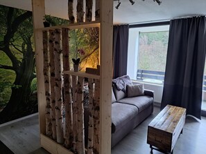 Living area - Modern apartment for 2 people with pool, right next to the ski slope and golf course in Winterberg (Winterberg)