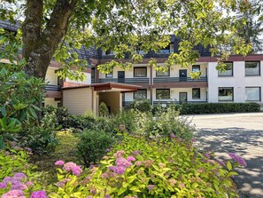 Exterior - Modern apartment for 2 people with pool, right next to the ski slope and golf course in Winterberg (Winterberg)