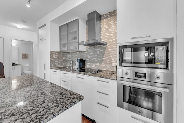 Family Suite, Lake View | Private kitchen - The Noble Stay - Free Parking (Toronto)