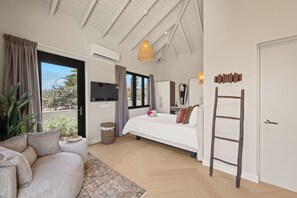 4 bedrooms, iron/ironing board, travel cot, free WiFi - Luxurious new villa with separate studio, private pool and enclosed garden (Sint Joris baai)
