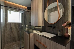 Bathroom - THE SIGNATURE SUITE by DuHomes (Dubrovnik)