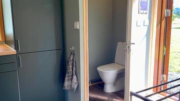 Dusche, umweltfreundliche Kosmetikartikel, Toilettenpapier