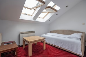 Quadruple Room | Desk, laptop workspace, free WiFi - Hotel Konak (Sarajevo)