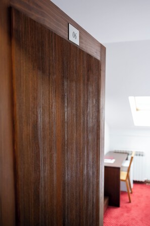 Double Room, City View | Interior - Hotel Konak (Sarajevo)