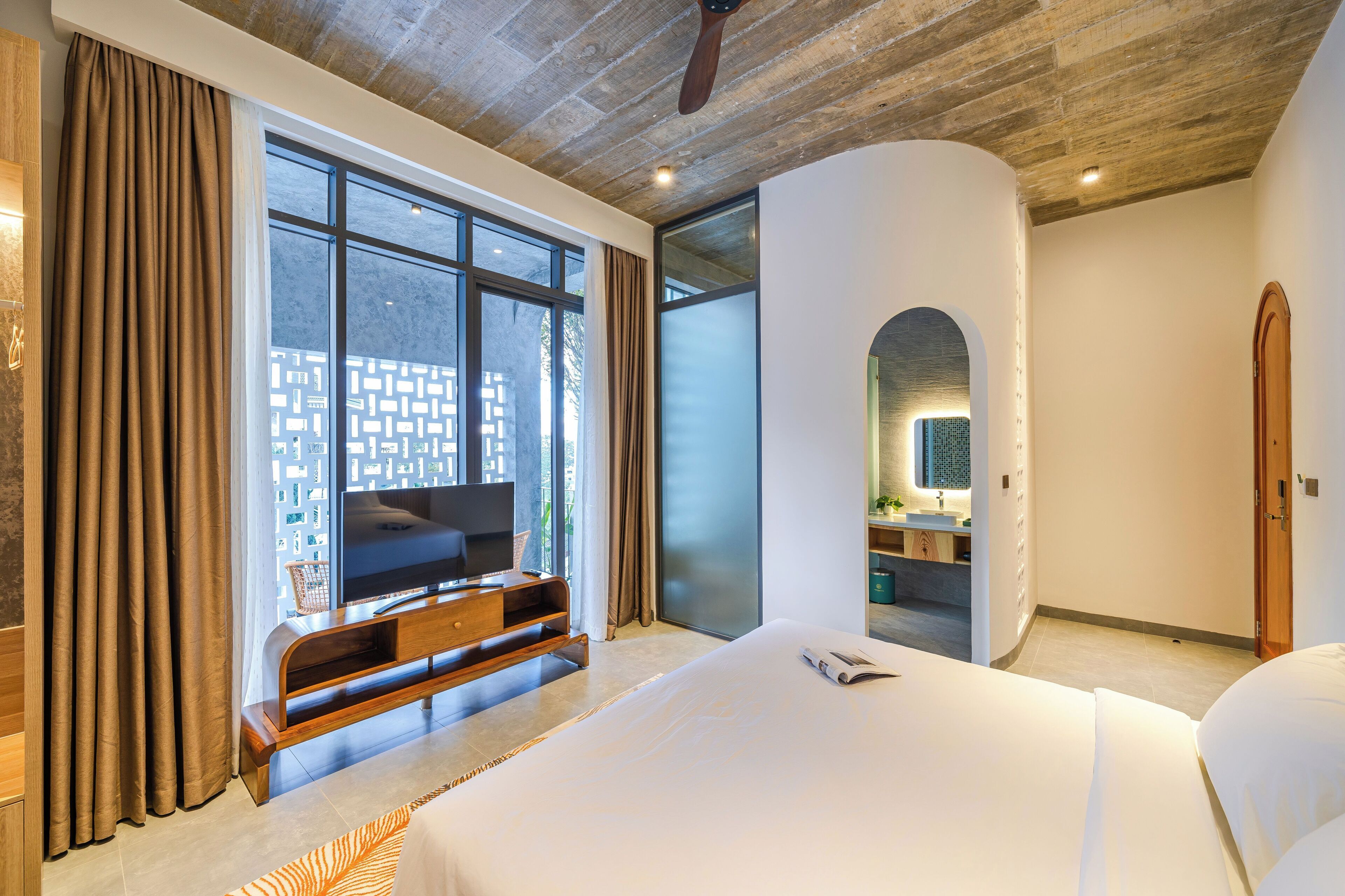 Deluxe Room, City View