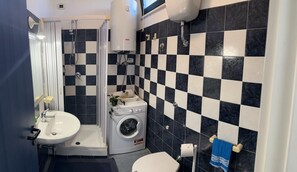 Hair dryer, bidet, towels, toilet paper - Scent of the sea meeting the green of nature.Welcoming as at home. (Sant'Andrea Apostolo Dello Ionio Marina)
