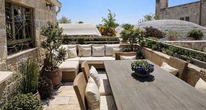 Family Friendly with Terrace in Old City by FeelHome