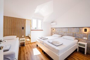 Căn hộ, 2 phòng ngủ, ban công