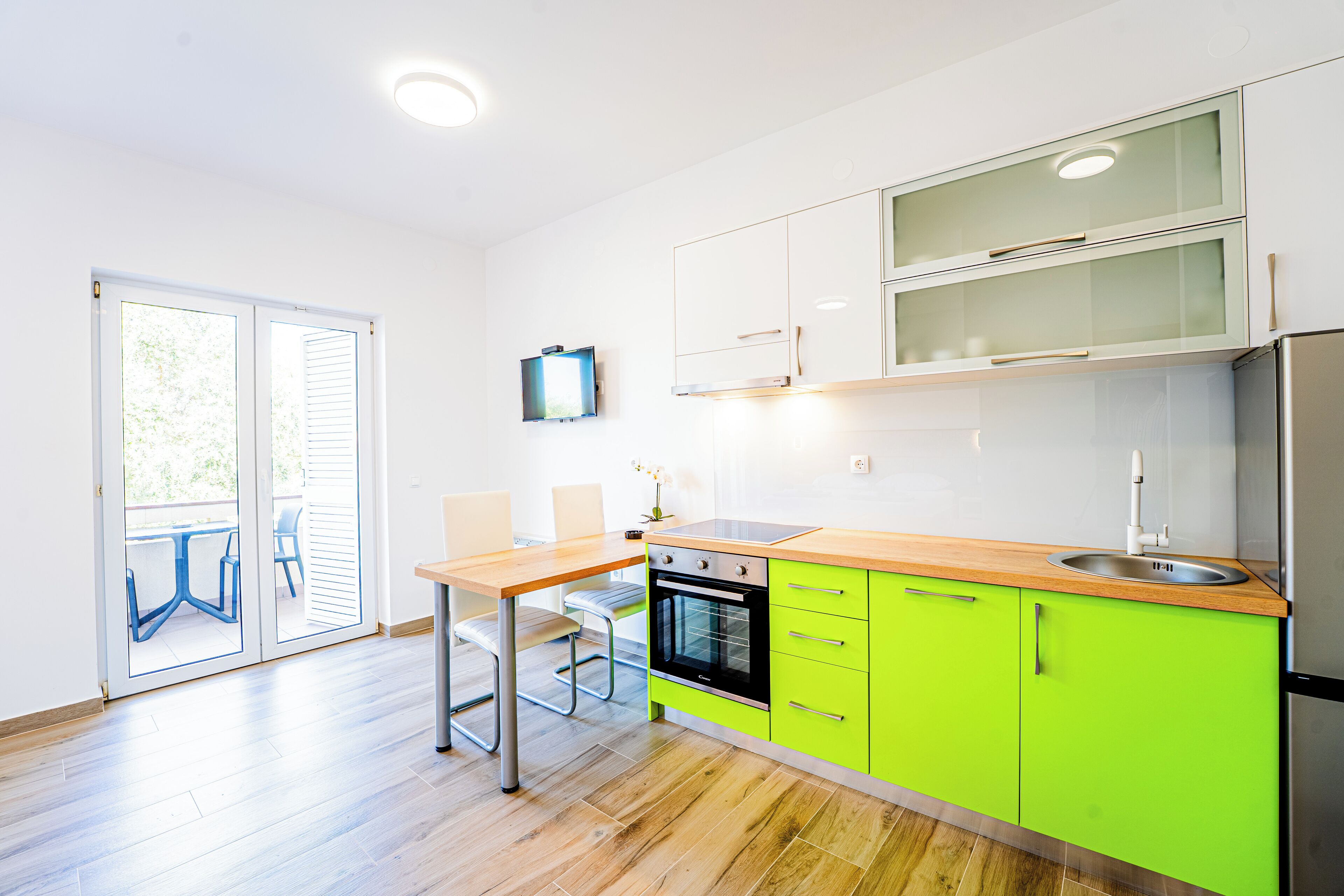 Studio, Balcony | Private kitchen