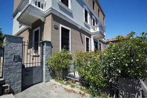 Exterior - Escape on Naviglio (Zone 5 of Milan)