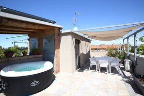Outdoor dining - Escape on Naviglio (Zone 5 of Milan)