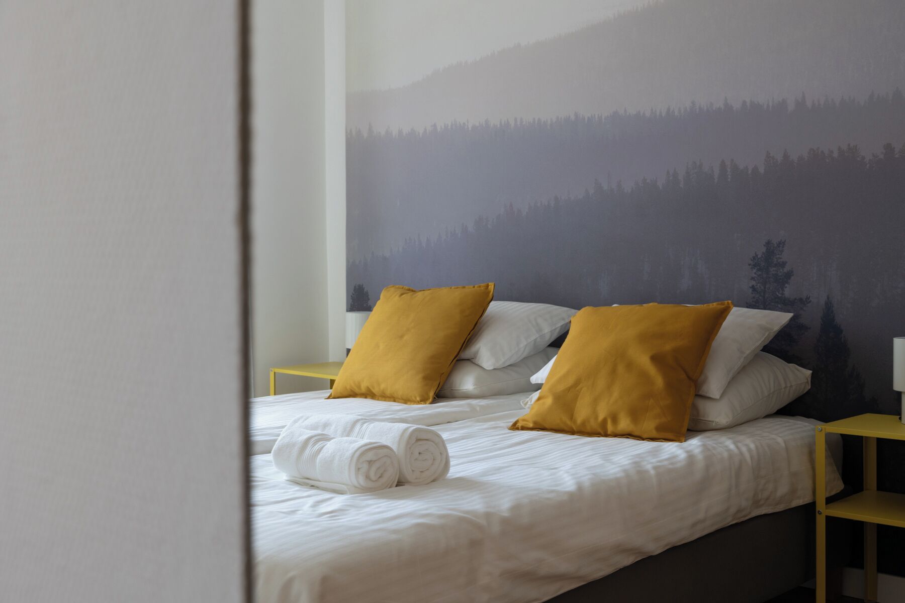 New World Apartment Number 1 | Laptop workspace, iron/ironing board, free WiFi