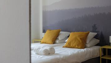 New World Apartment Number 1 | Laptop workspace, iron/ironing board, free WiFi