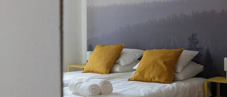 New World Apartment Number 1 | Laptop workspace, iron/ironing board, free WiFi