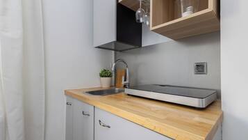 Fridge, stovetop, cookware/dishes/utensils