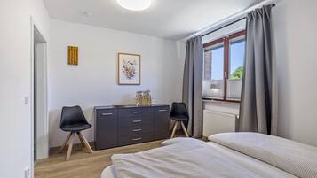 2 bedrooms, WiFi, bed sheets