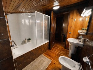 Bidet, serviettes fournies