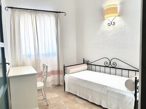 Free WiFi, bed sheets