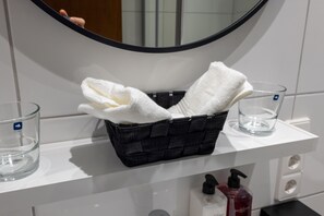 Habitación doble Premium, baño en la habitación, vista al valle (Premium Talblick 1OG) | Imagen general