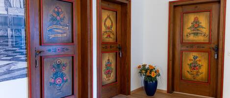 Comfort Double Room, Private Bathroom, Courtyard View | Lobby