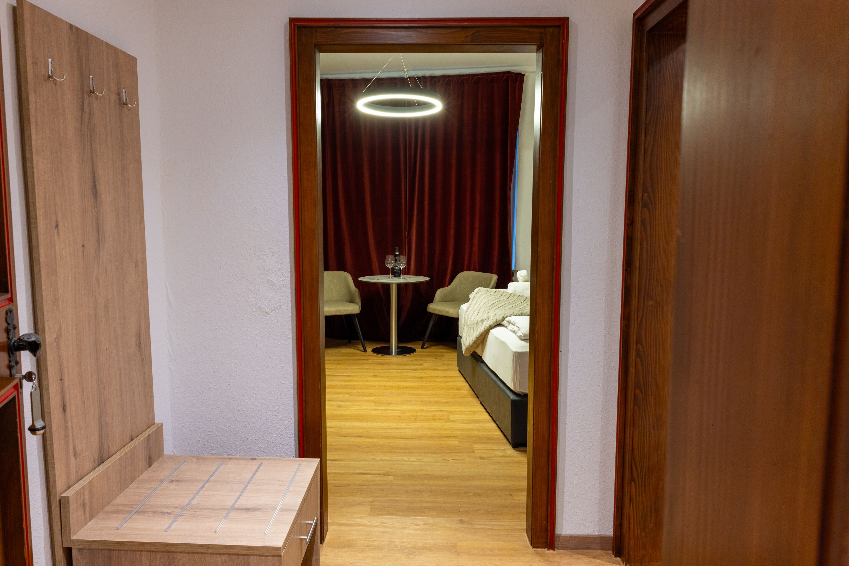 Premium-Doppelzimmer, mit Bad, Talblick (Premium Talblick 1OG) | Zimmerausstattung