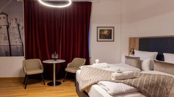 Premium-Doppelzimmer, mit Bad, Talblick (Premium Talblick 1OG) | Zimmerausstattung