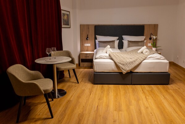 Comfort Double Room, Private Bathroom, Courtyard View | Room amenity