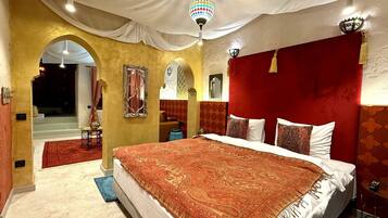 Exclusive Triple Room | Minibar, free WiFi, bed sheets