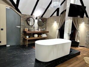 Executive Double Room | Minibar, free WiFi, bed sheets - Boutique hotel Relax in Style (Brașov)